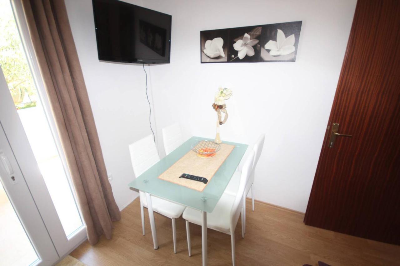 זאדאר Small Apartment For A Great Holiday מראה חיצוני תמונה